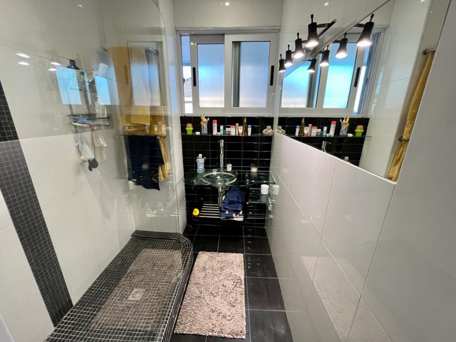 To Let 3 Bedroom Property for Rent in Sea Point Western Cape